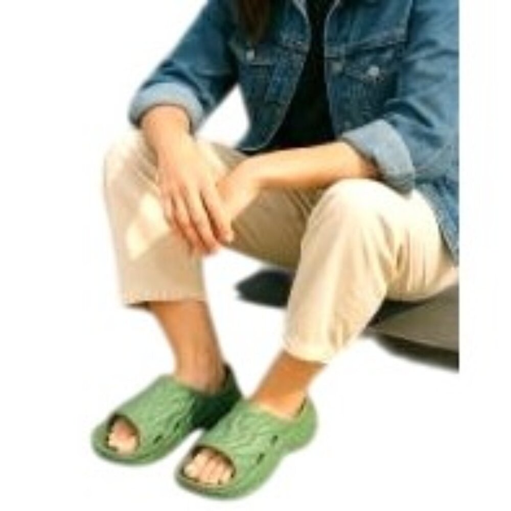 Merrill Size 10 Unisex Trendy Indoor Outdoor Comfy Slip-On Slippers Green